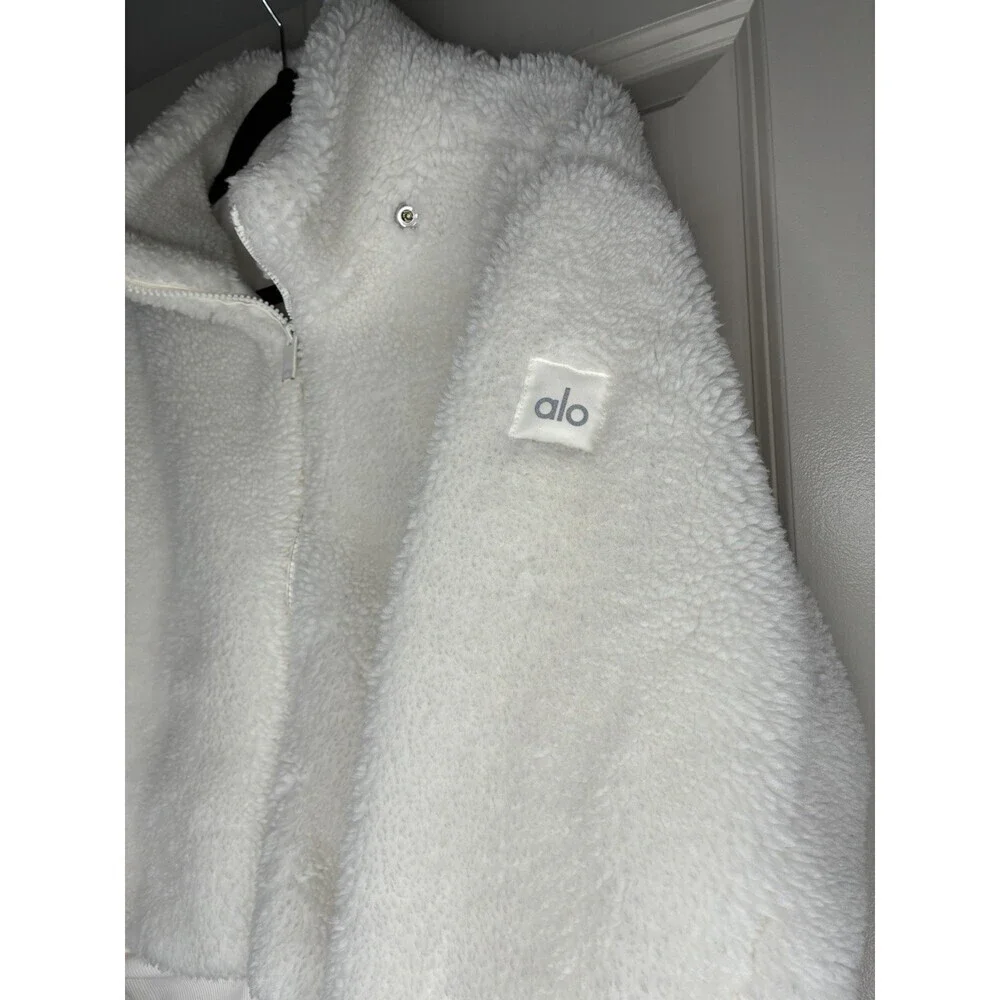 Alo Yoga Foxy Sherpa Jacket in Ivory Size Small